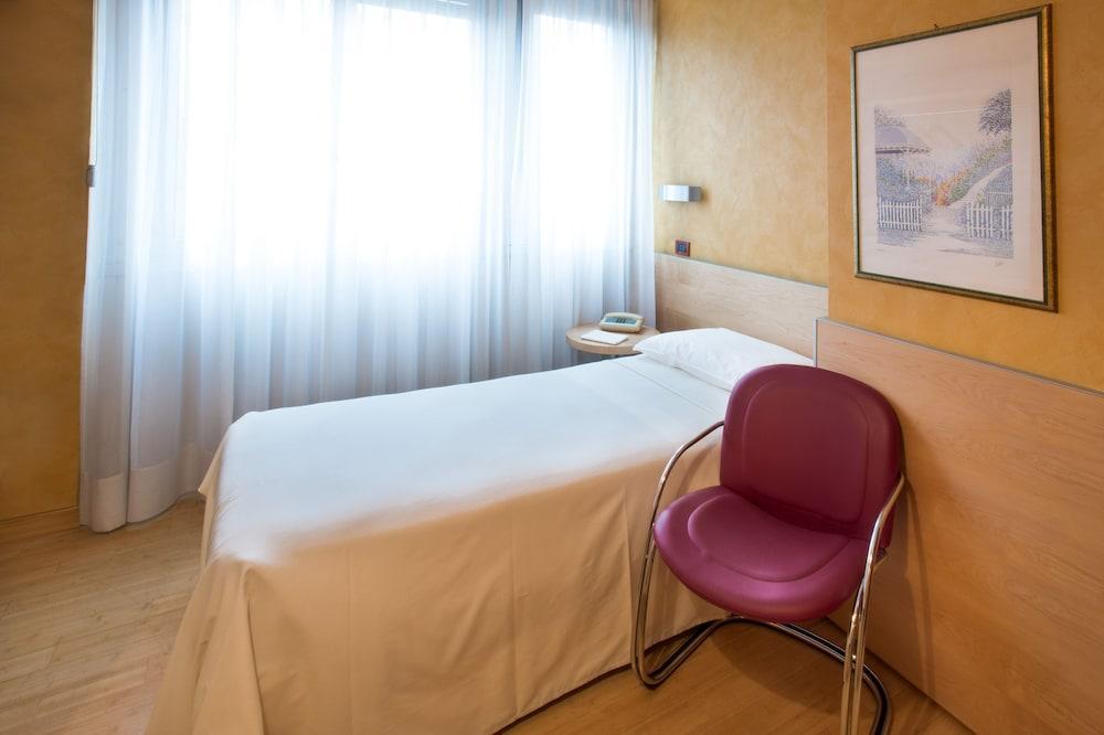Hotel Alexandra Turin Bagian luar foto