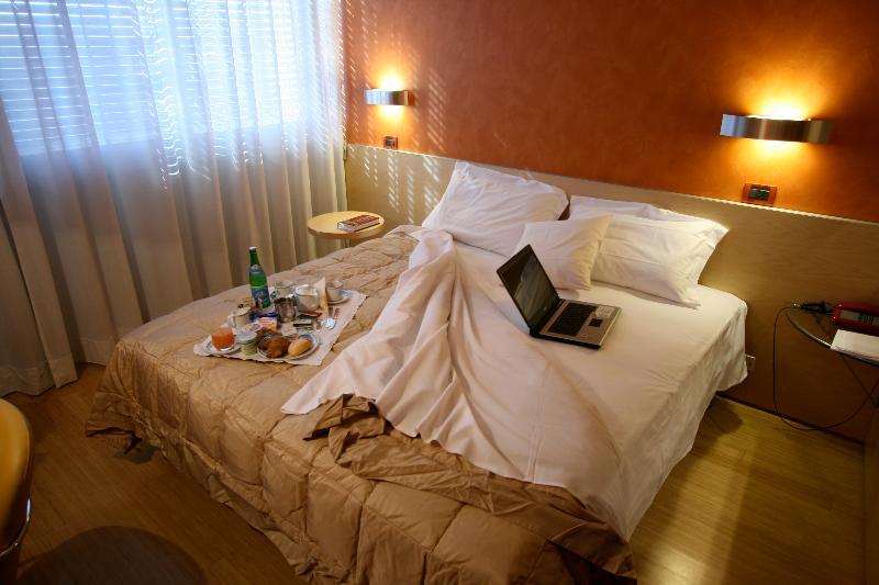 Hotel Alexandra Turin Bagian luar foto